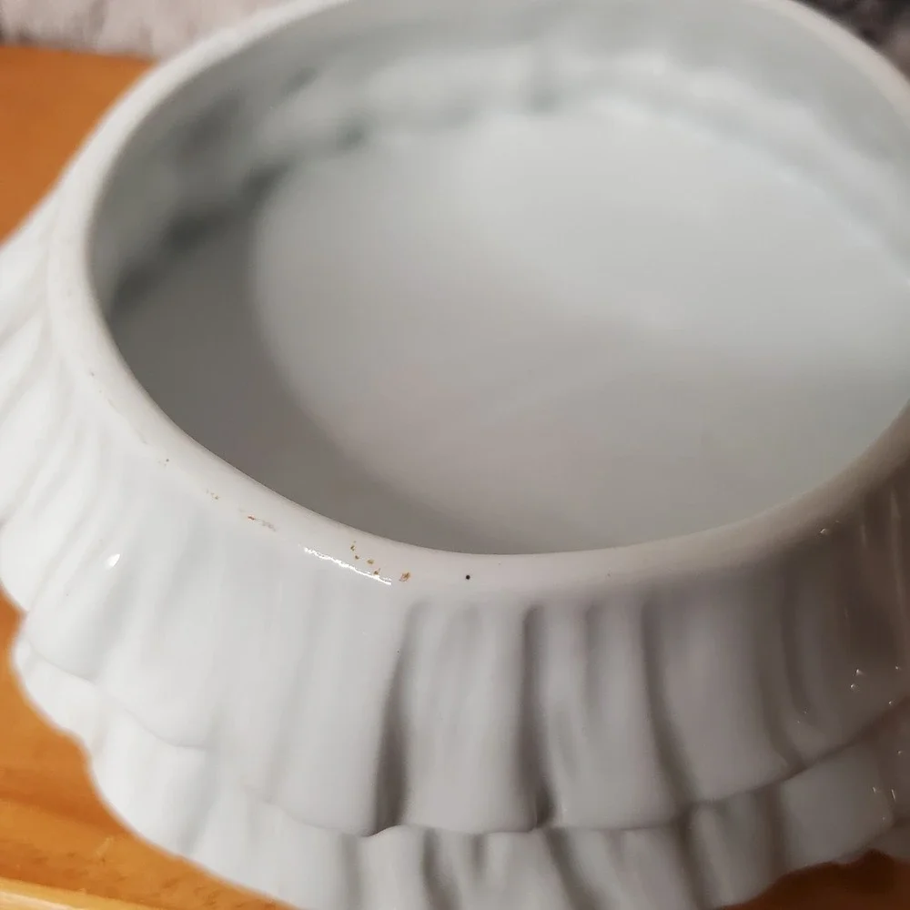 Kaldun Bogle White Porcelain Super Ruffle Belle‎ Dress Trinket Box Covered Dish